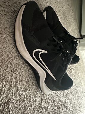 Nike shoes size 7 women